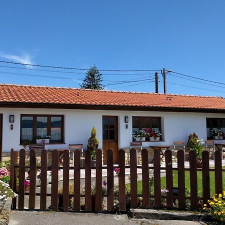 Apartamentos Rurales Knicasia Quintueles ภายนอก รูปภาพ